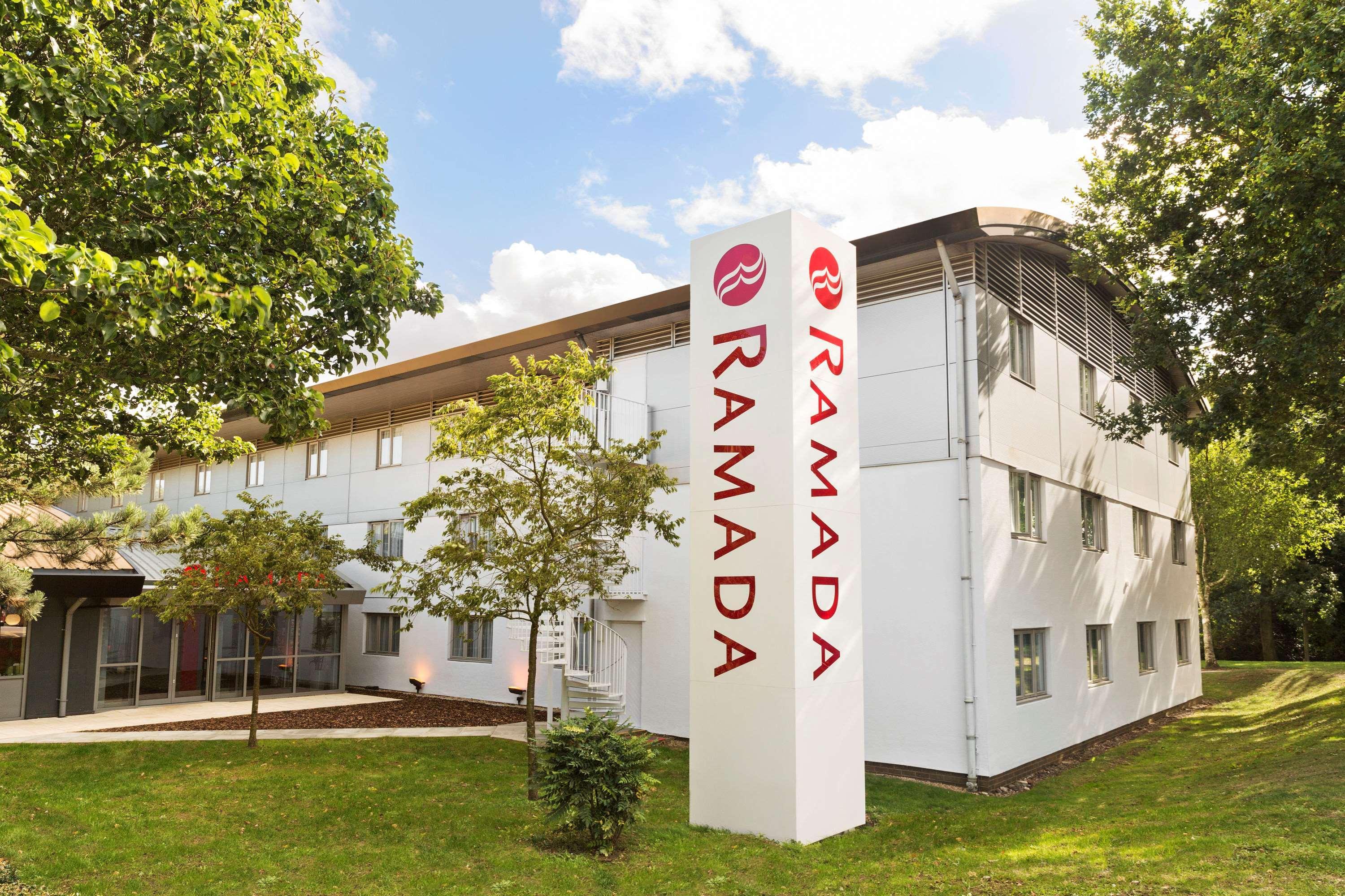 Ramada London South Mimms Hotel Potters Bar Kültér fotó