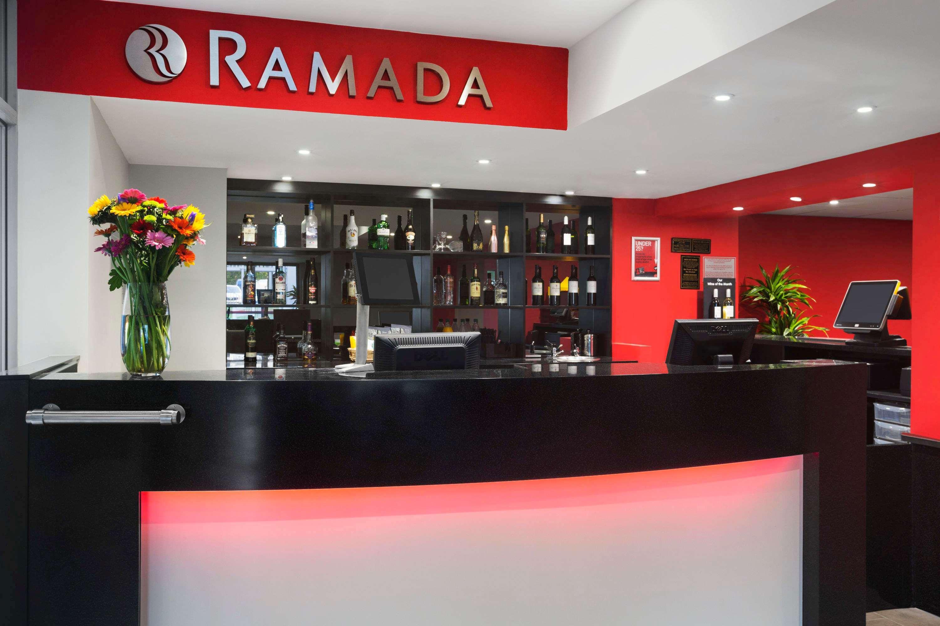 Ramada London South Mimms Hotel Potters Bar Beltér fotó